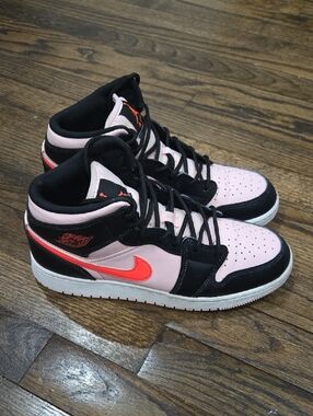 Air Jordan 1 mid Atmosphere  Pink Black 7y Womens 8.5